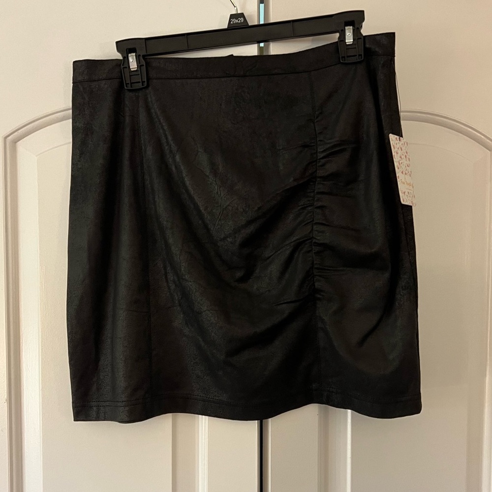 Free People Black Ruched Mini Skirt Faux Leather size Large